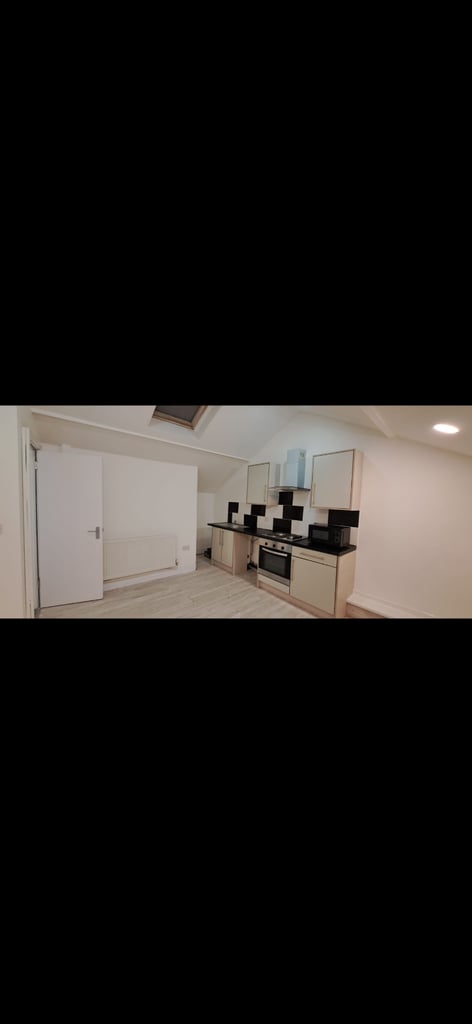 1 bed flat £600 PM BLACKBURN town centre location 