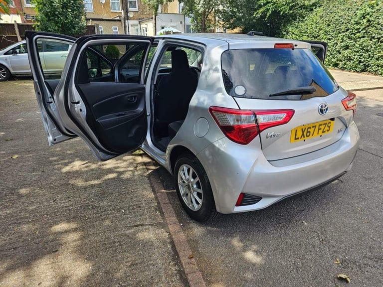 2018 Toyota Yaris 1.5 VVT-h Icon Tech E-CVT Euro 6 (s/s) 5dr Hatchback HYBRID ELECTRIC Automatic