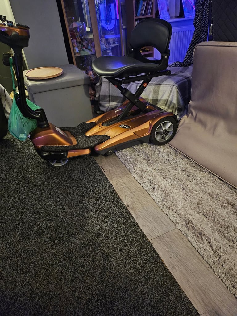Self folding mobility scooter very light 