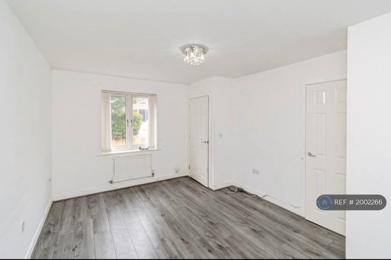 3 bedroom house in Goscote Lane, Walsall, WS3 (3 bed) (#2002266)