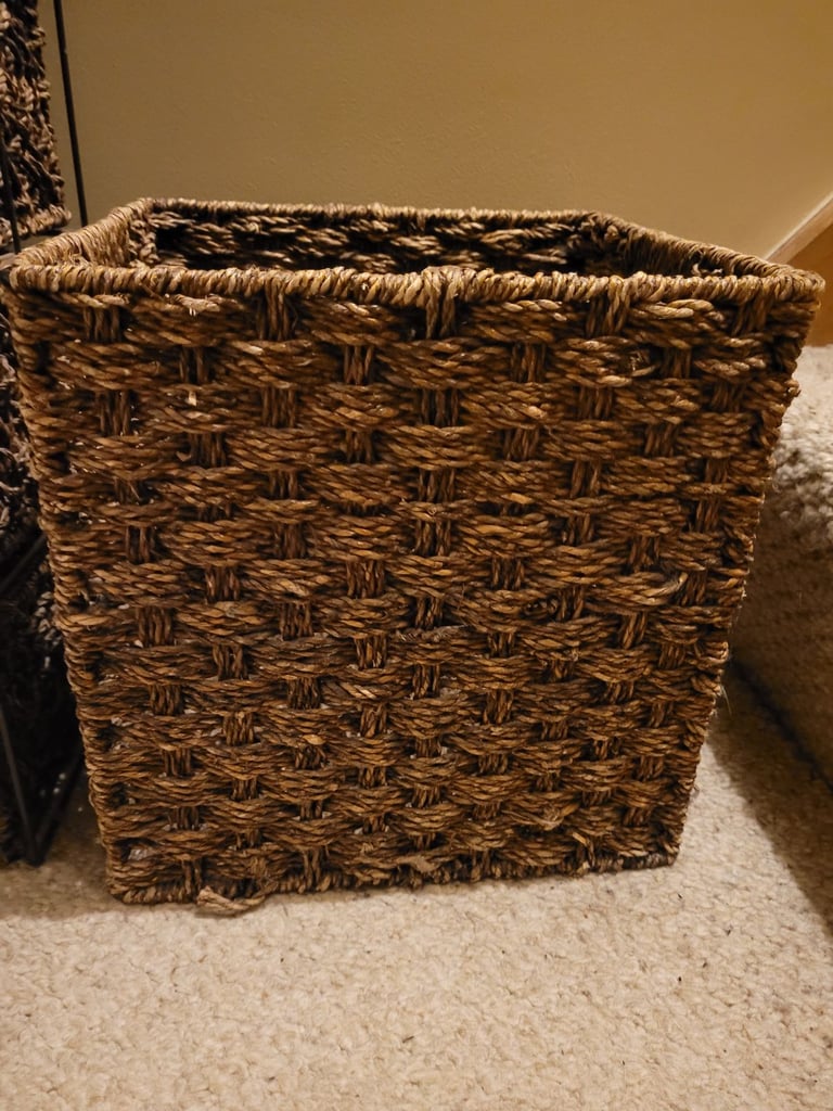TALL SET OF  DRAWERS WOVEN SEAGRASS BROWN cost £49.99 + storage box