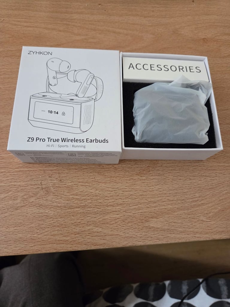 PRO Z9 WIRELESS BLUETOOTH 5.4 EARBUDS TOUCHSCREEN. NEW BOXED UNUSED 