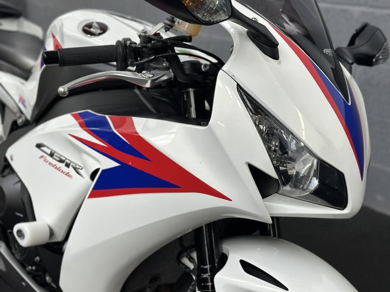 2013 Honda CBR1000RR Fireblade 1000 Super Sports Petrol Manual (178 ps)
