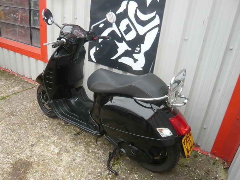 Piaggio Vespa GTS 125 SUPER 2014 LEARNER LEGAL SCOOTER 50 SH N X R RR MAX S WING