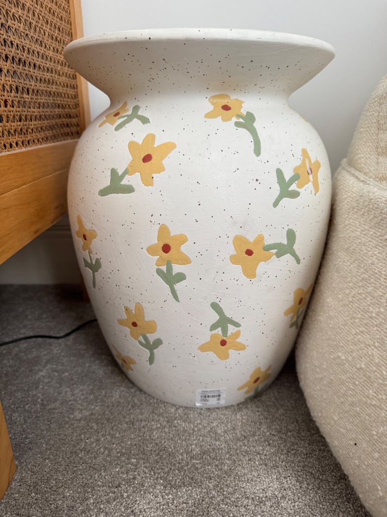 Urban outfitters daisy printed round side table