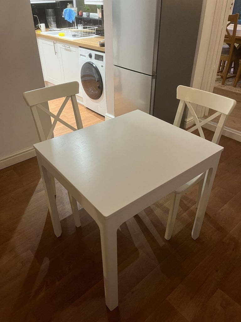 FREE 2-4 Seater Extendable Dining Table with 2 Chairs