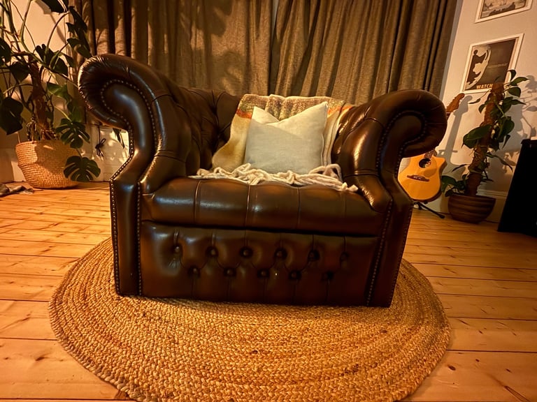 Brown leather chesterfield 
