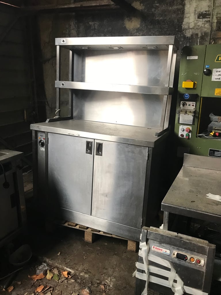 Hot cupboard and gantry