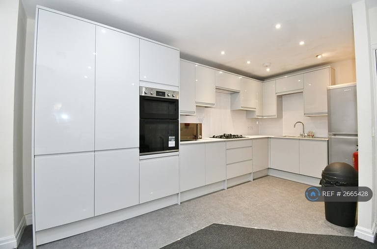 6 bedroom house in Gordon Street, Leamington Spa, CV31 (6 bed) (#2665428)