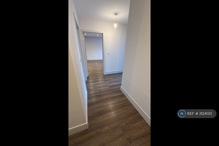 2 bedroom flat in Luton Road, Chatham, ME4 (2 bed) (#2124130)