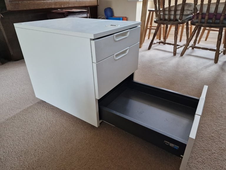 Free - Ikea filing cabinet / drawers with detachable wheels - white - v good condition