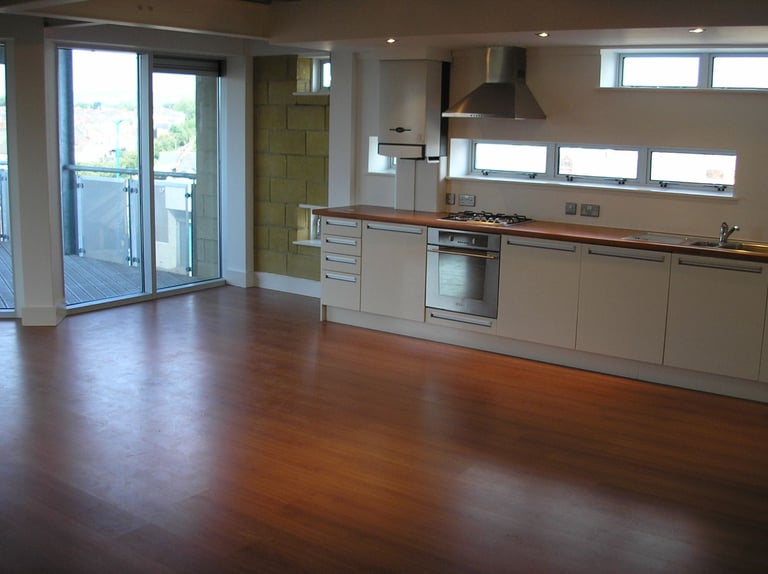  Modern Spacious Double One Bedroom 3rd Floor Apartment with Balcony at City Lofts Roath