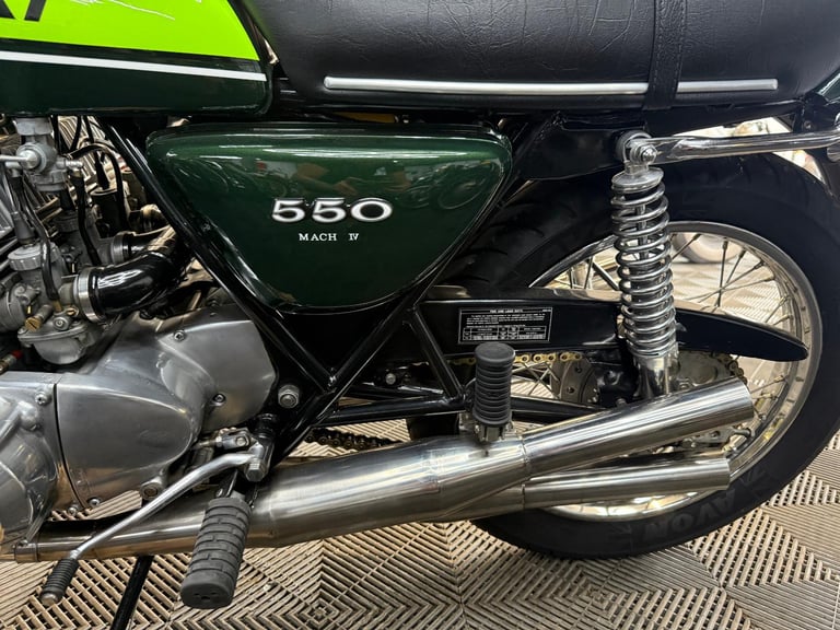 Allen Millyard Build – 1977 KAWASAKI KH550 four, classic two stoke, outstanding
