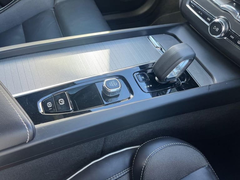 2022 Volvo XC60 2.0 B4 MHEV Plus Auto AWD Euro 6 (s/s) 5dr ESTATE Diesel/Electric Hybrid Automatic