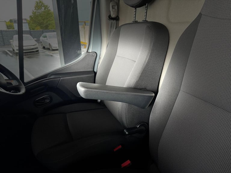 2022 Renault Master 2.3 dCi 35 Business+ FWD LWB Medium Roof Euro 6 4dr PANEL VAN Diesel Manual