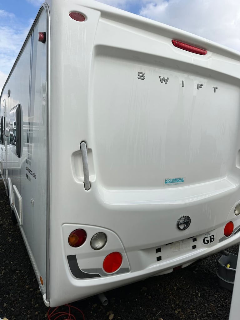 Swift Coastline Classic 550, 2010 4 Berth End Washroom.