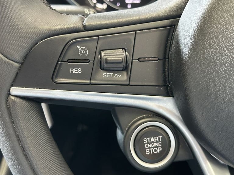 2018 Alfa Romeo Giulia 2.0T Veloce Saloon 4dr Petrol Auto Euro 6 (s/s) (280 ps) Saloon Petrol Aut...