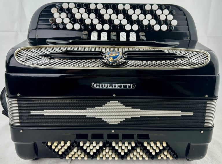 image for Giulietti Musette - 5 Row - C-System - 46 Notes / 120 Bass - 4 Voice Chromatic Accordion