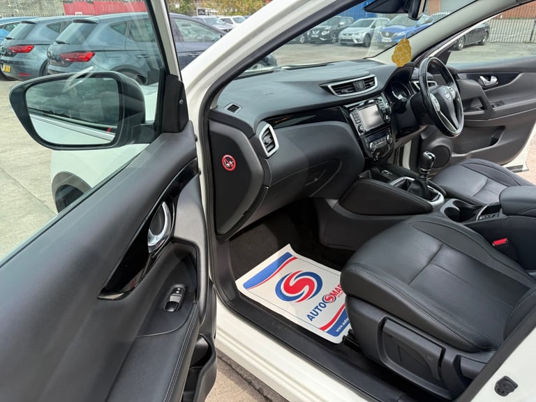 2016 Nissan Qashqai 1.5 dCi Tekna 5dr HATCHBACK Diesel Manual