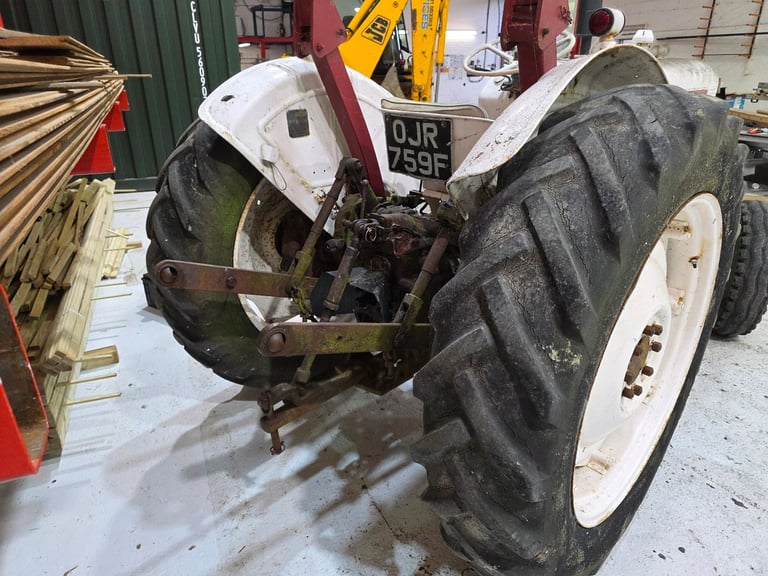 David Brown 990 vintage tractor 