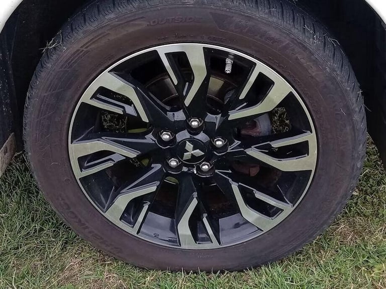 2017 Mitsubishi Outlander 2.0h 12kWh 4hs SUV 5dr Petrol Plug-in Hybrid CVT 4WD Euro 6 (s/s) (200 ...