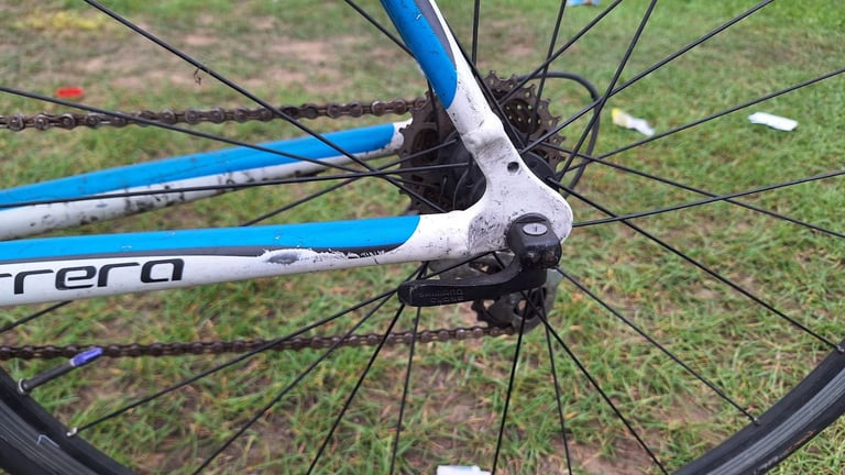 Carrera Virtuoso Road Bike 54cm Frame – Shimano Gears, Continental Tyres, Selle Italia Saddle
