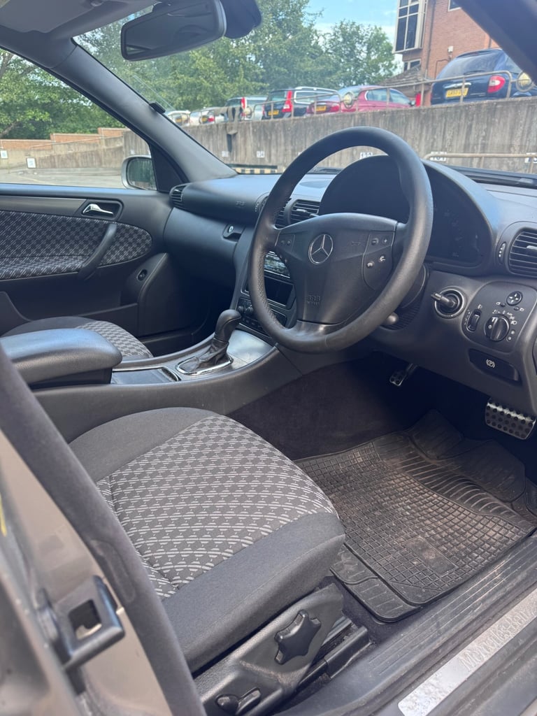 2003 MERCEDES-BENZ C CLASS C180K Avantgarde SE 4dr AUTO PETROL SILVER SALOON VGC