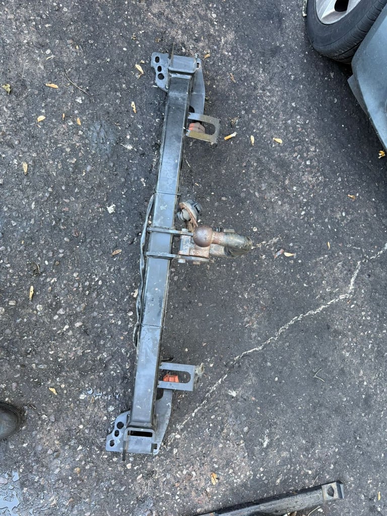  LAND ROVER DISCOVERY 2.0 DIESEL 2015 TOW BAR FOR SALE
