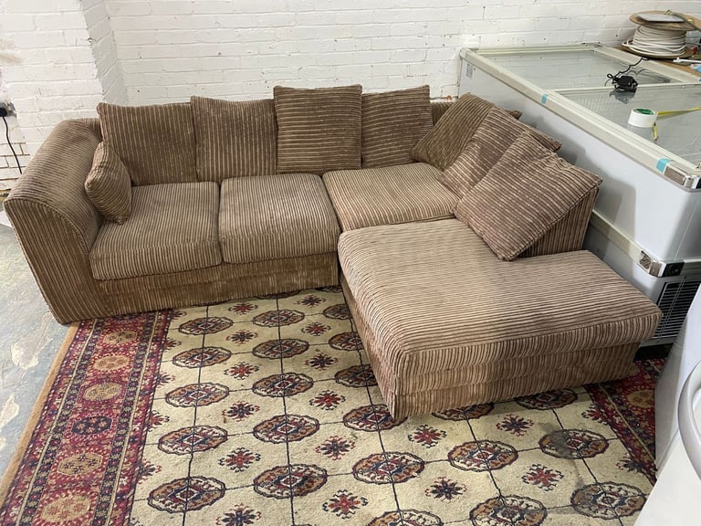 🚚Beautiful Corner Sofa For Sale 