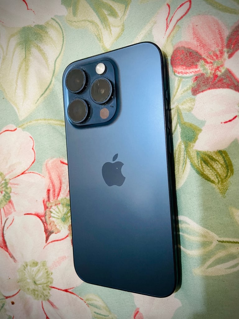 Iphone 15 pro blue titanium 256gb scratch less 