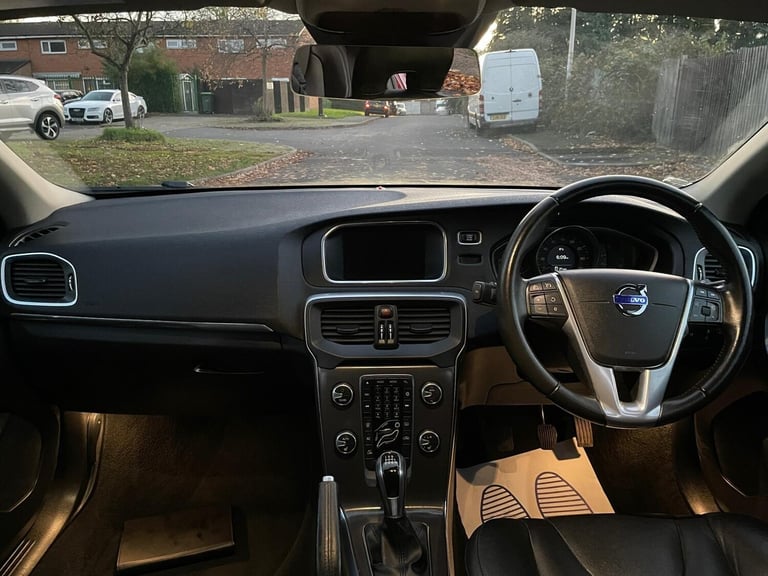 2015 Volvo V40 D4 [190] SE Lux Nav 5dr HATCHBACK DIESEL Manual