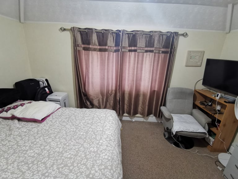 Double bedroom for a professional person