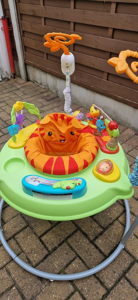 FISHER PRICE JUMPEROO. VERY GOOD CONDITION. INC BATTERIES.