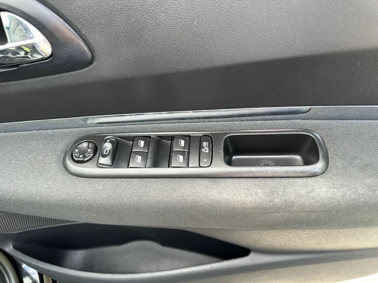 Peugeot 3008 HDI Active 1.6L Diesel! With Full Service History!