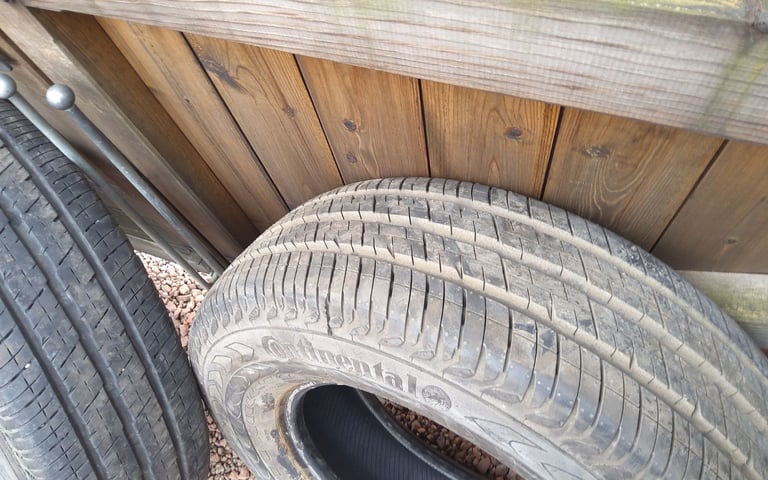 FORD TRANSIT  TYRES 225/75/16 CONTINENTAL  X4