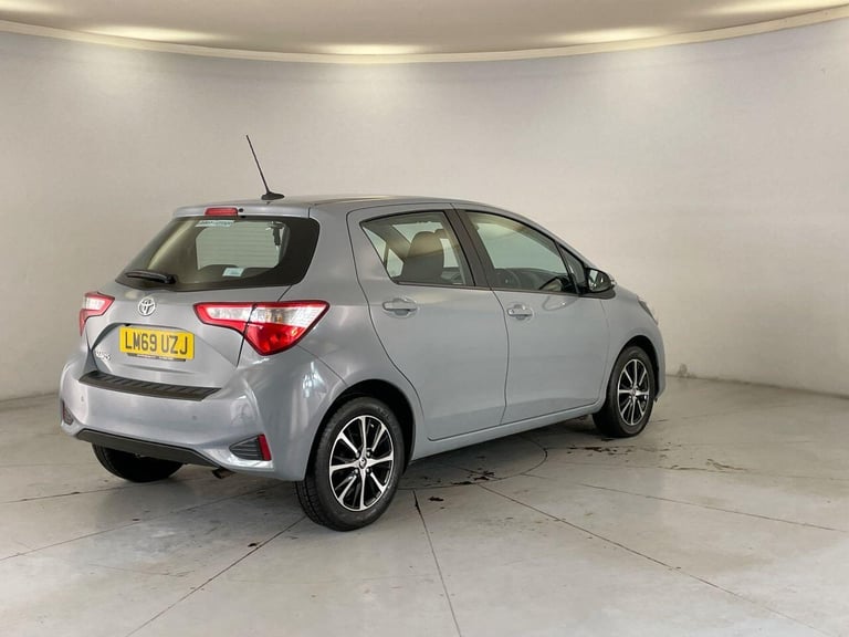 2019 Toyota Yaris 1.5 VVT-i Icon Tech Hatchback 5dr Petrol CVT Euro 6 (111 ps) - SAT NAV + PA HAT...