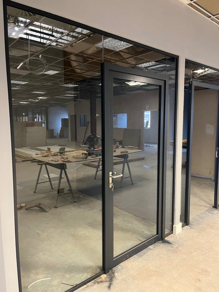 Glass screens, balustrades, splashbacks 