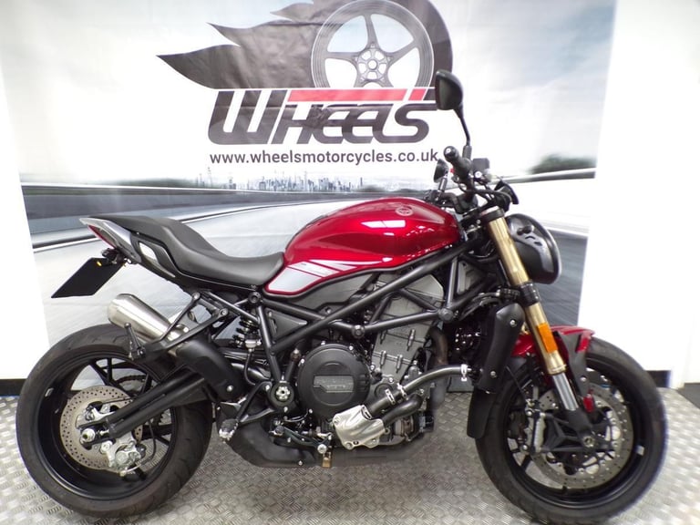 image for 2021 BENELLI 752S NAKED STREET BIKE ONLY 1473 MILES FROM NEW