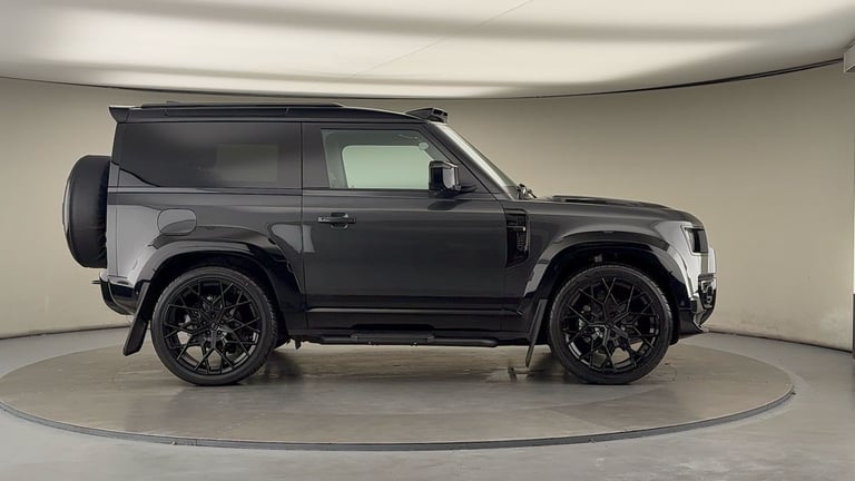 2025 Land Rover Defender 3.0 D250 X-Dynamic SE 90 3dr Auto ESTATE DIESEL Automatic