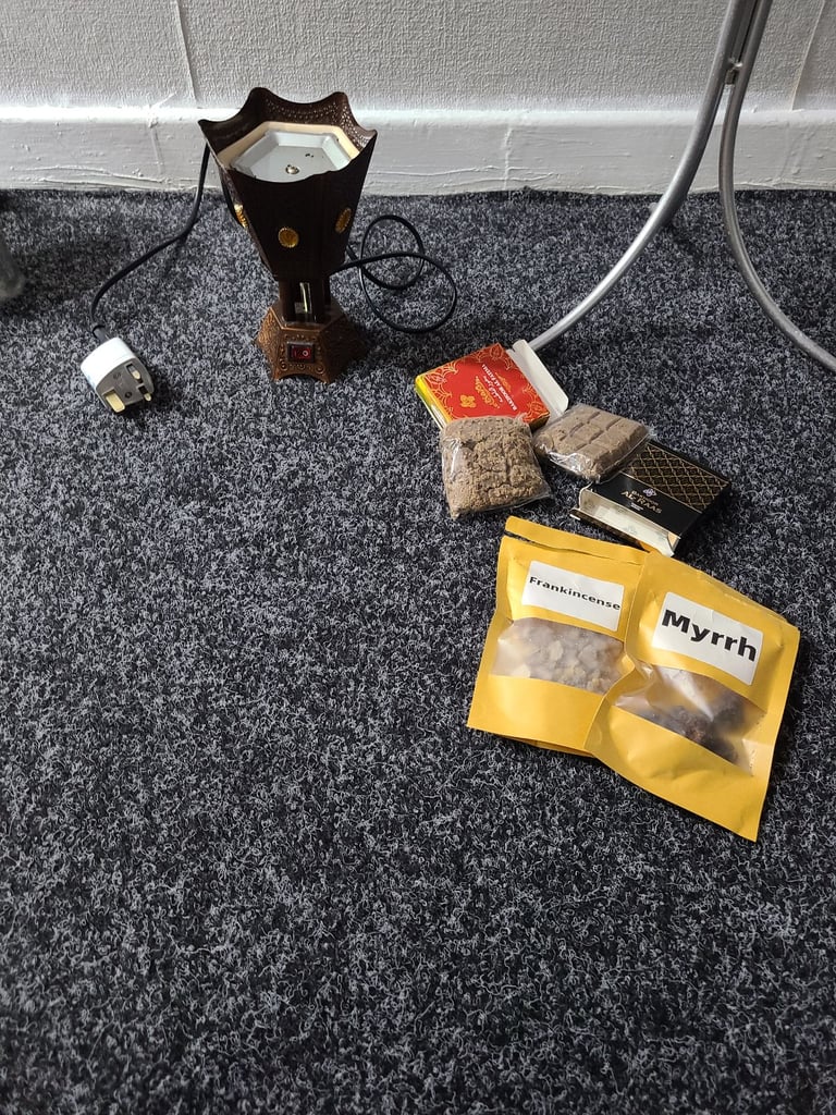 Electric bakhoor burner with bakhoor and frankincense and myrrh 