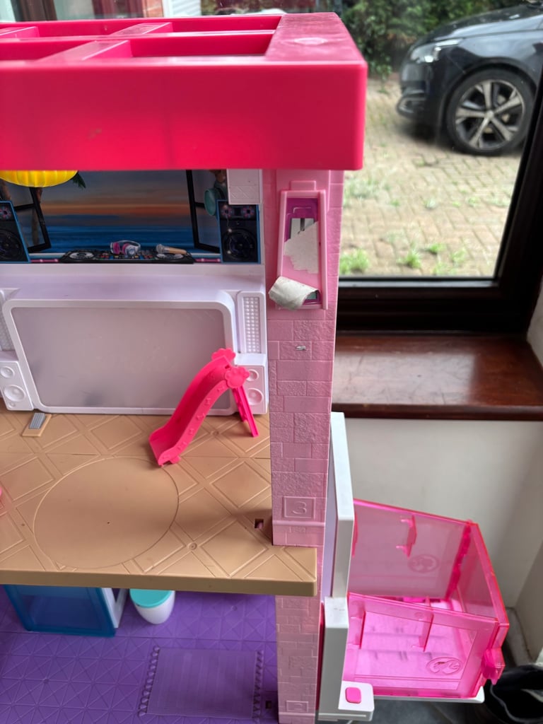 Barbie dream house 