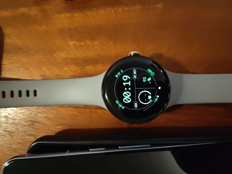 Google pixel 8 pro and pixel watch 2