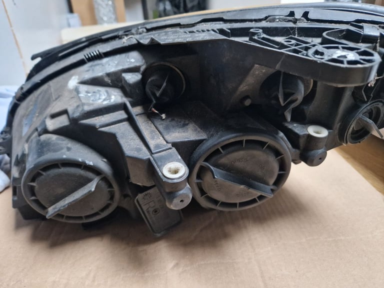 MERCEDES C CLASS Drivers Right Front Halogen Headlight W204  OEM