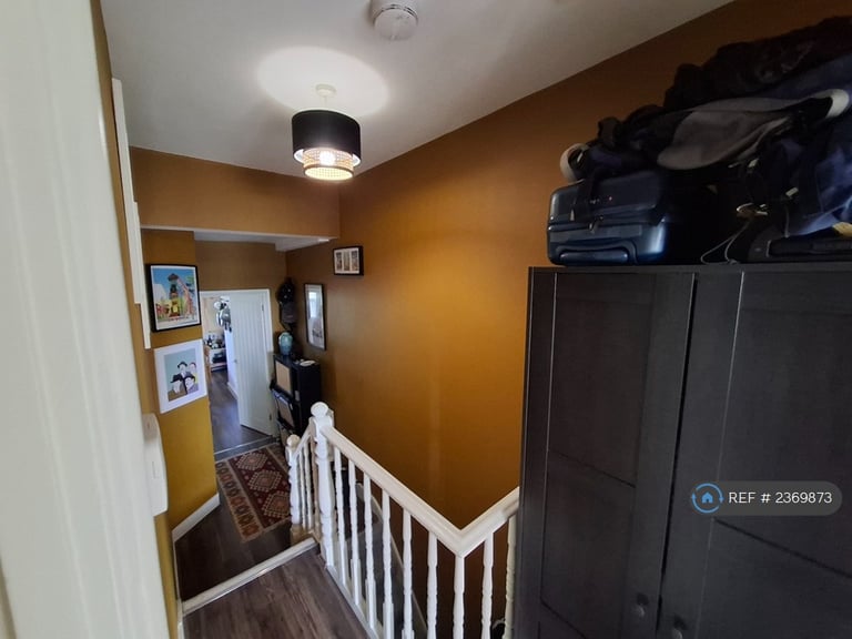 1 bedroom flat in Norman Road, London, E11 (1 bed) (#2369873)