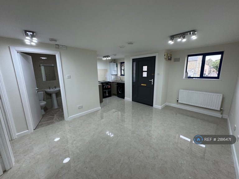 image for 2 bedroom flat in Victoria Road, Cambridge, CB4 (2 bed) (#2186471)