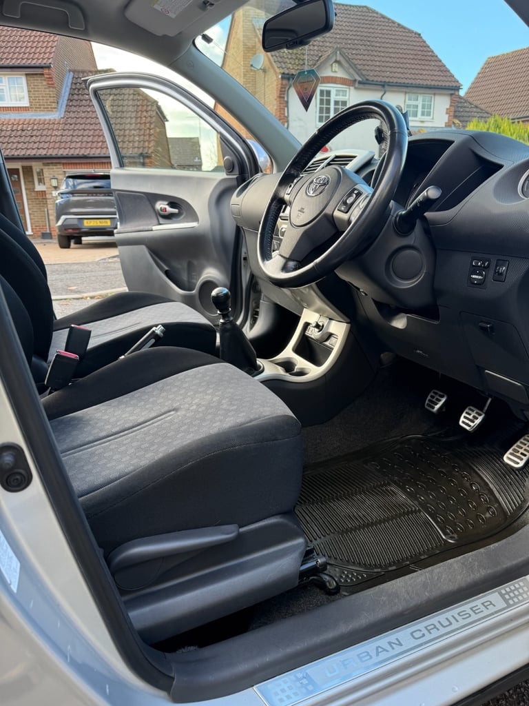 Toyota, URBAN CRUISER, Hatchback, 2010, Manual, 1329 (cc), 5 doors