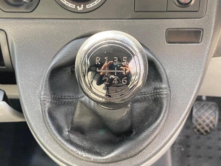 2006 Volkswagen Transporter 2.5 TDi T32 REAR LONGUE-5 BELTS-20 inch ALLOYS-PRIVATE PLATE MOTORHOM...