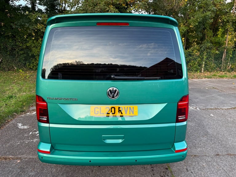 2020 VOLKSWAGEN TRANSPORTER T6.1 8 SEAT SHUTTLE SWB IN BAY LEAF GREEN - EURO