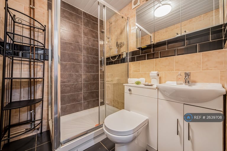 3 bedroom flat in Kilby Avenue, Birmingham, B16 (3 bed) (#2639708)