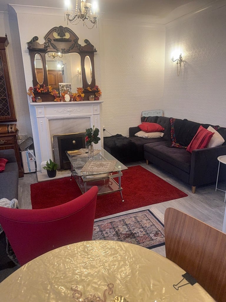 Double room in cozy river side house in Canary Wharf 